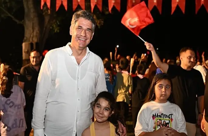 Kartepe'de 30 Ağustos Coşkusu Fener Alayıyla Taçlandı