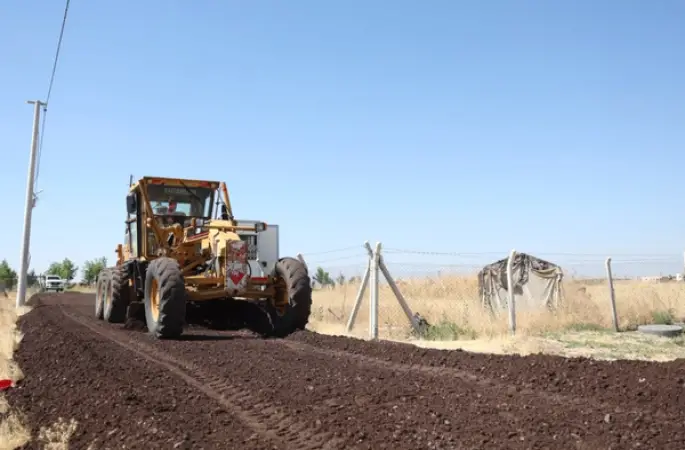 Kayapınar Belediyesi kırsal mahallelerde yol ve altyapı çalışmalarını sürdürüyor