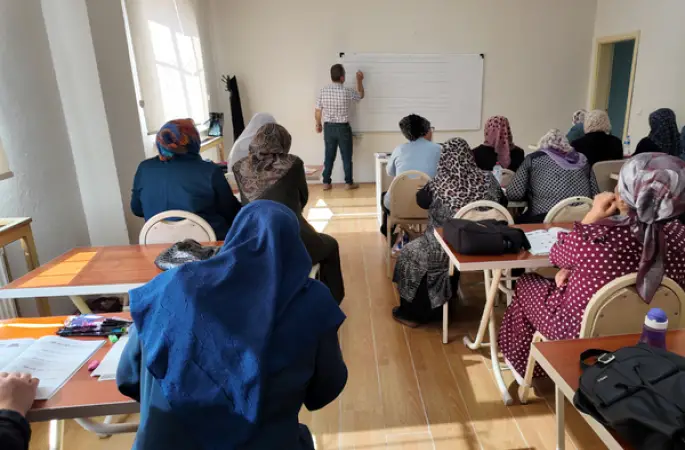 KAYMEK’in okuma yazma kursu yetişkinlere yeni bir başlangıç sunuyor