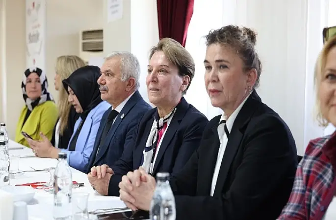 Keçiören'de “Değerlerimizin İzinde Kadın ve Aile" Söyleşisi Düzenlendi