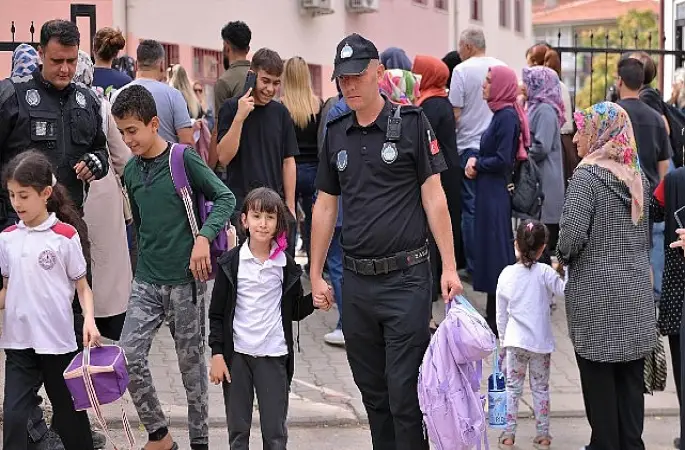 Keçiören'de Zabıta Ekipleri Öğrencilerin Güvenliği İçin Sahada