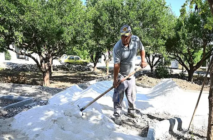 Kemer Belediyesi Park ve Bahçeler Müdürlüğü ekipleri, Çamyuva Mahallesi'nde yeni park yapımına başladı