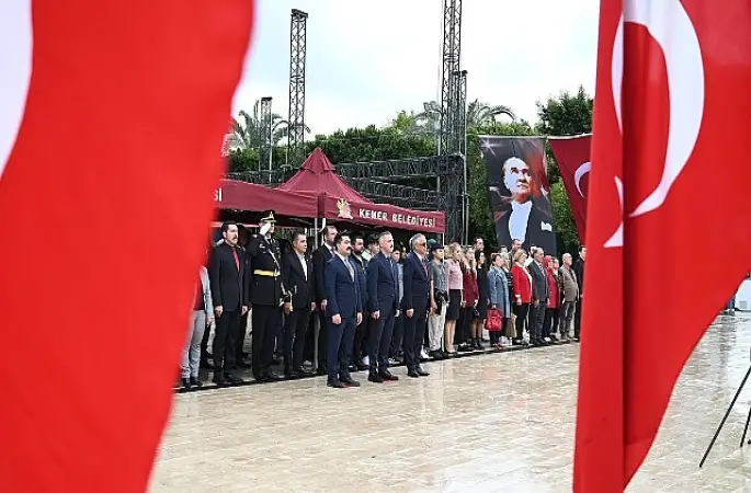 Kemer'de 29 Ekim çelenk töreni