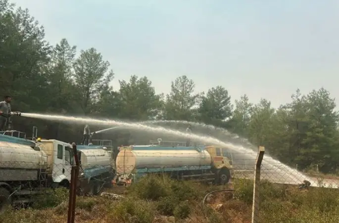 Kepez Belediyesi yangın bölgesinde 20 araç ve 100 personelle sahada