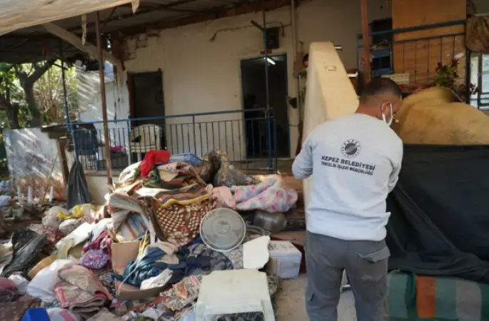 Kepez Belediyesinden 76 yaşındaki Ayşe Teyze’ye destek