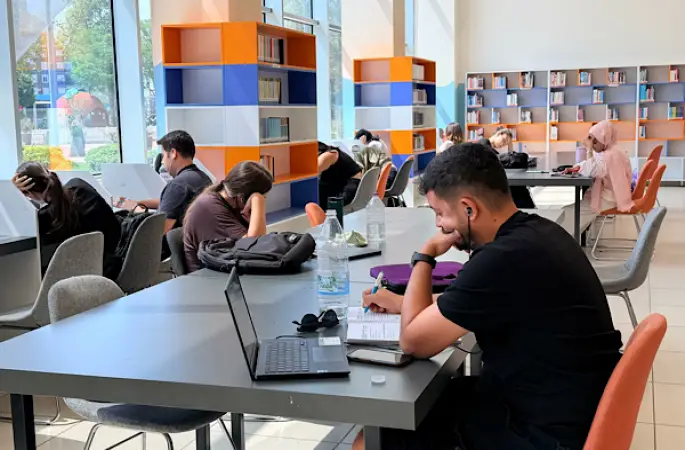 Kepez’deki Varsak Kütüphanesi 7 binin üzerinde kitapla hizmet veriyor