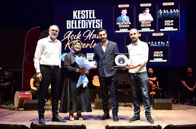 Kestel’de Açık Hava Konserleri devam ediyor: Mustafa Özden sahne aldı