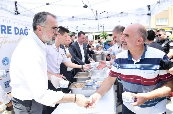 Kestel'de vatandaşlara aşure ikram edildi