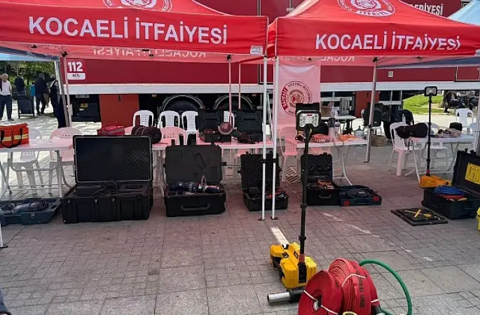 Kocaeli meydanları İtfaiye Haftası'nda renklendi