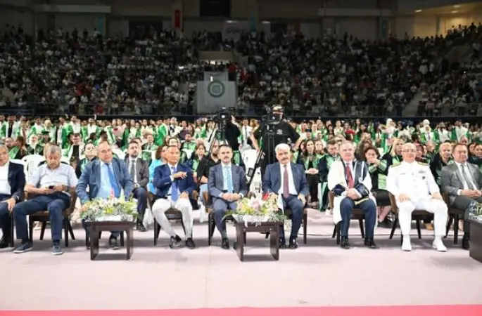 Kocaeli Sağlık ve Teknoloji Üniversitesi’nde mezuniyet coşkusu