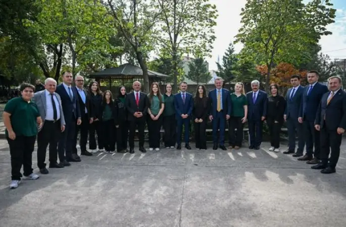 Kocaeli Valisi Aktaş, Körfez Orhangazi Anadolu Lisesini ziyaret etti