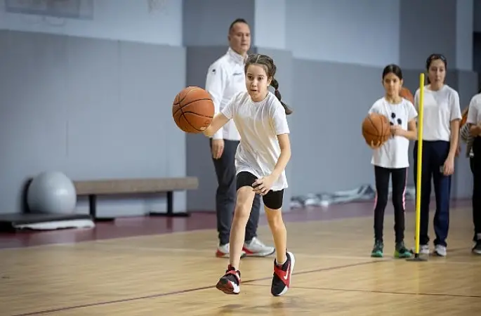 Konak Belediyesi'nin Kış Spor Okullarında kayıt heyecanı devam ediyor