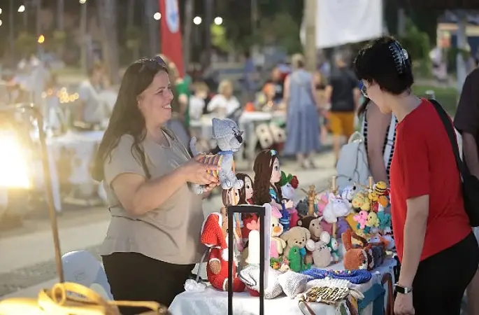 Konak'ın Gece Kermesi ile 150 kadının emeği kazanca dönüşüyor