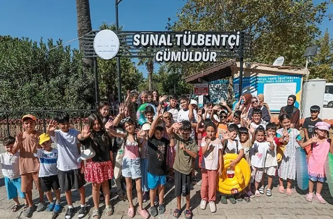 Konaklı çocuklar ve kadınlar denizle buluşmaya devam ediyor