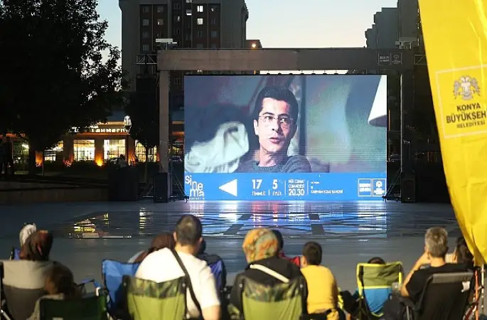Konya Büyükşehir'in "Sinema Akşamları" Konyalıları Açık Havada Buluşturuyor