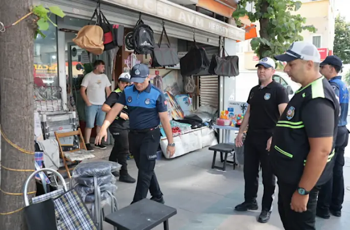 Küçükçekmece’de yaya yolu işgallerine zabıta denetimi