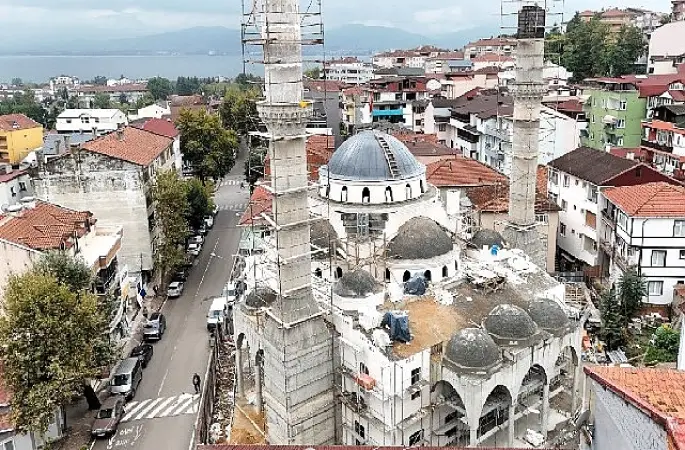 Kuruçeşme Merkez Camii'nde siluet ortaya çıkıyor