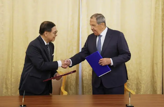 Lavrov ile Tayland Dışişleri Bakanı Phuangketkeow bir araya geldi