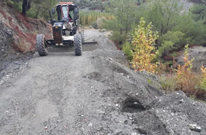 Malatya’da kırsal yollarda yağış mesaisi başladı
