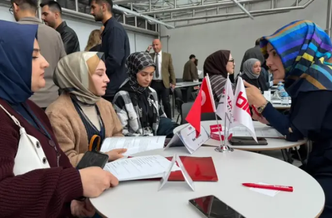 Malatya’da yaklaşık 100 genç, 10’dan fazla firmayla buluştu