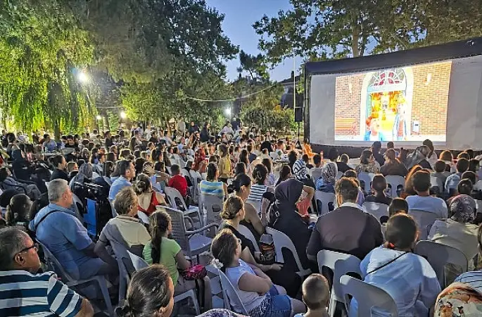 Malkara'da Yaz Akşamları "Açık Hava Sinema Geceleri" ile Renklendi: Binlerce Çocuk Sinema Keyfi Yaşadı