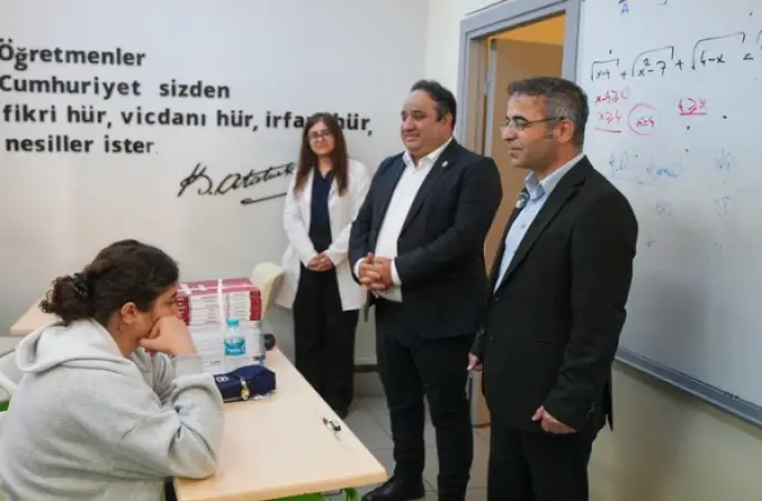 Maltepe Belediyesi öğrenciler için 381 sınav hazırlık kitabı dağıttı