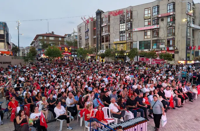 Maltepe’de Filenin Sultanları’nın Avrupa şampiyonluğu dev ekranda kutlandı