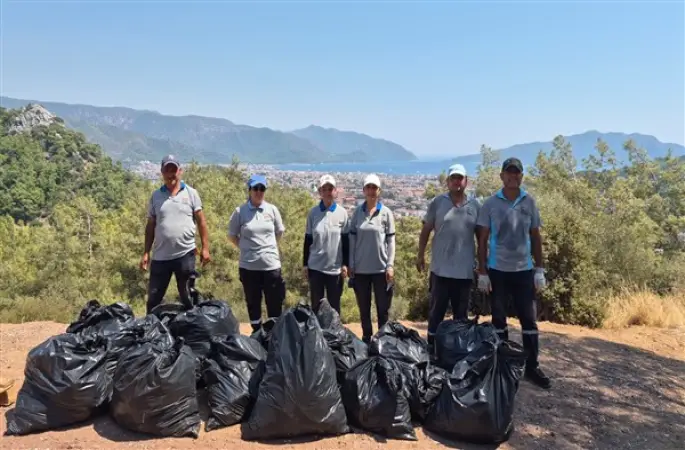 Marmaris’te seyir noktalarında temizlik çalışması yapıldı