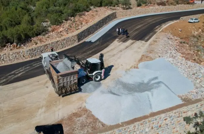 Milas’ta yeni hastane yolunun asfaltlama çalışmaları başladı