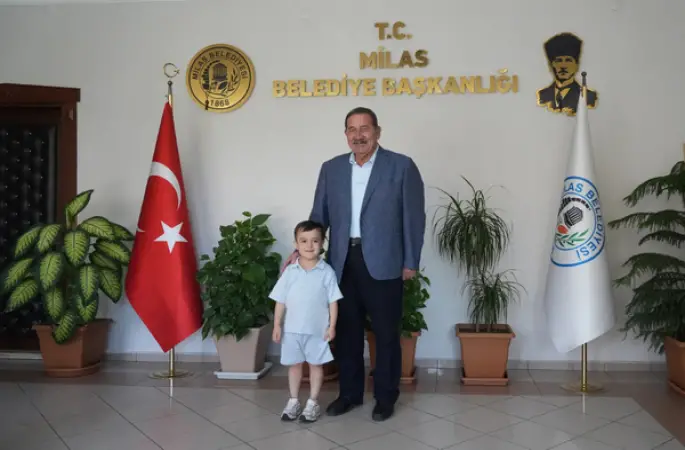 Minik Göktuğ’dan Başkan Fevzi Topuz’a teşekkür ziyareti