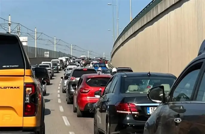 Mudanya yolunda trafik yoğunluğu