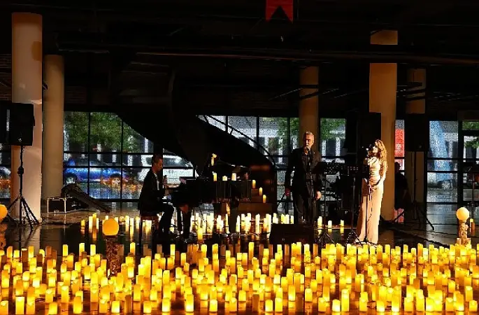 Mum ışığında başladı, “Karar" ile sahneye taşındı; Şehir Tiyatroları'ndan 29. sanat yılına görkemli açılış