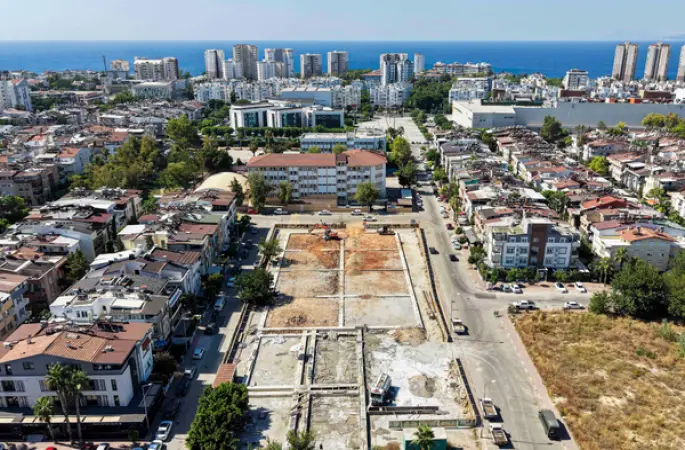 Muratpaşa’da raket sporlarının yeni merkezi yükseliyor