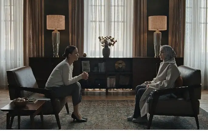 Netflix, Berkun Oya imzalı Bir Başkadır'ın ikinci sezon yayın tarihini paylaştı