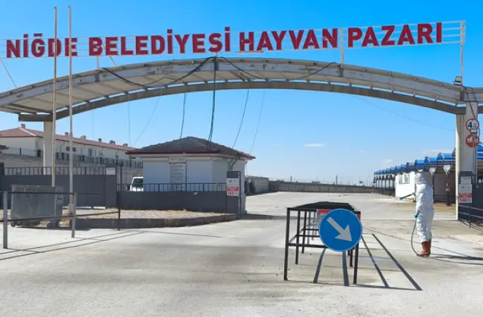 Niğde Canlı Hayvan Pazarı şap hastalığına karşı dezenfekte edildi