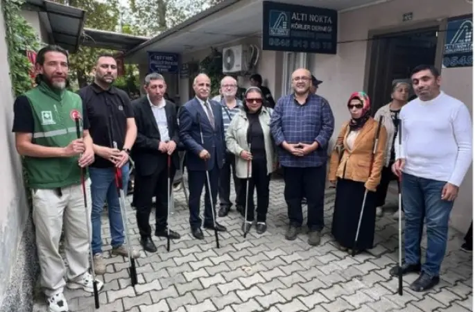 Osmaniye'de görme engellilere baston desteği