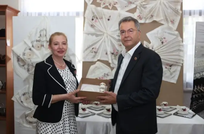 OSMEK kursiyerlerinin el emeği yıl sonu sergisinde beğeniye sunuldu