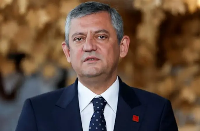 Özel, Erkan Baş ve beraberindeki heyetle görüştü
