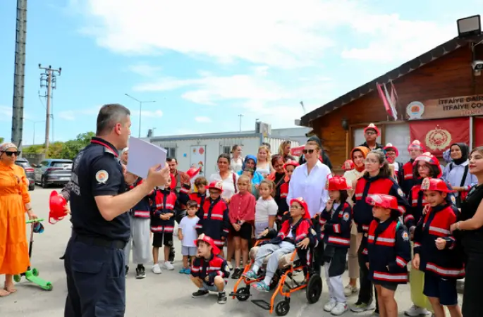 Özel gereksinimli çocuklar Samsun İtfaiyesi'nde itfaiyeciliği deneyimledi