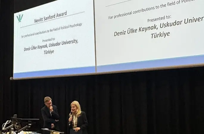 Politik psikolojinin en saygın ödülü Prof. Dr. Deniz Ülke Kaynak'a takdim edildi!