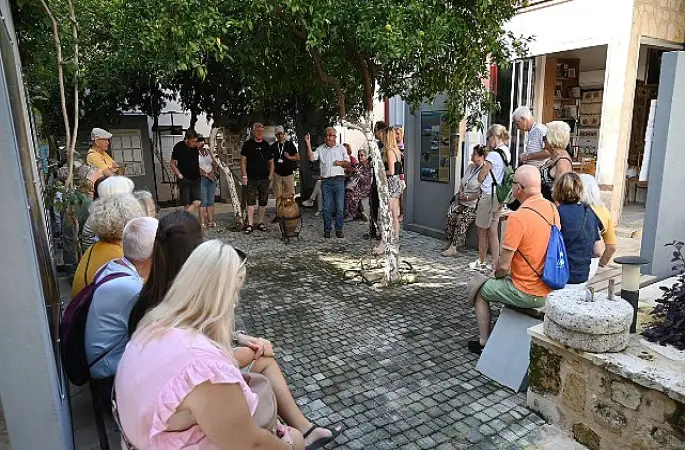 Polonyalı öğretmenlerden Kemer Belediyesi Kültür Evi'ne ziyaret