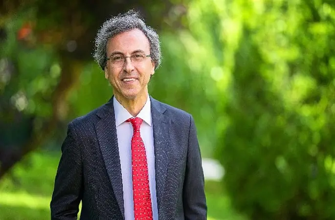 Prof. Dr. Ahmet AydınZehirli ve Yenilebilir Mantarlar Birbirine Benzeyebilir 