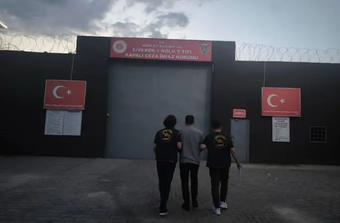 Şanlıurfa'da aranan 2 şahıs jandarma operasyonuyla yakalandı 