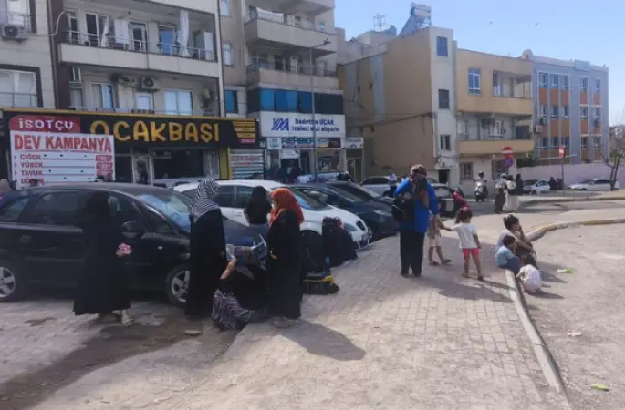 Şanlıurfa’daki şiddetli depremde vatandaşlar sokağa çıktı