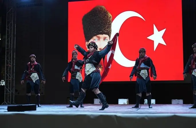 Saray'da Halk Dansları Gecesi'ne büyük ilgi