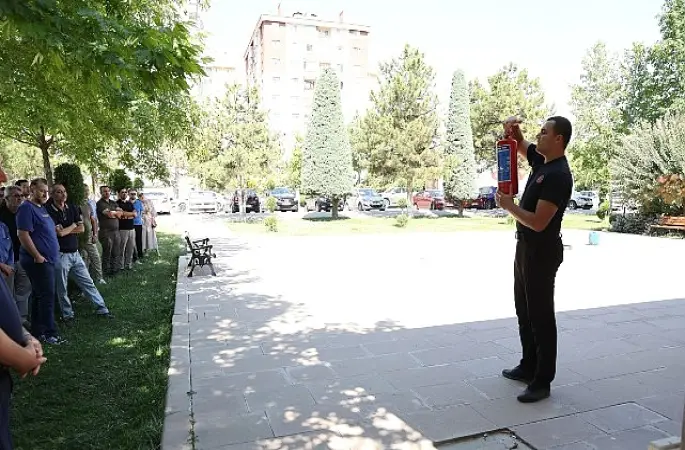 Selçuklu Belediyesi Personeline Uygulamalı Yangın Eğitimi Verildi