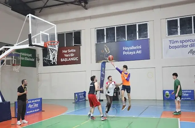 Sokak Basketbolunda Şampiyonlar Kupalarını Aldı