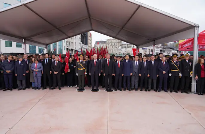 Taksim’de Cumhuriyet Bayramı için çelenk töreni düzenlendi