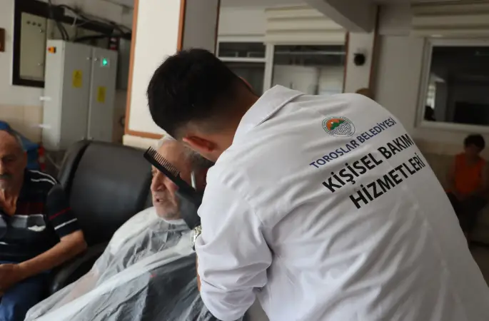 Toroslar Belediyesi'nden huzurevi sakinlerine kişisel bakım hizmeti