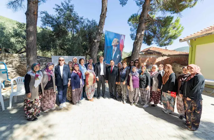 Tugay, Bayındır Kızıloba İlkokulu’nun yenilenen binasını ziyaret etti
